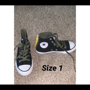 Boys Dino converse
